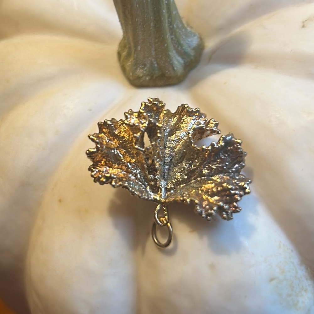 🔥HP🔥VTG 3 piece handmade Gold leaf Earrings and pendant set - Picture 8 of 10